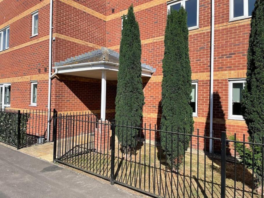 Large 2 Bedroom Apartment, 4 Beds One 1 En-Suite, Free Parking Nr Chelt Elmore And Quays Gloucester Luaran gambar